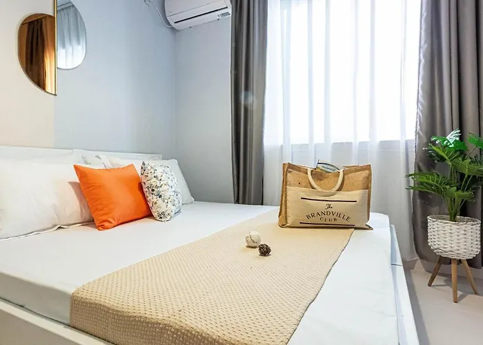 42 - & Access * Himarë